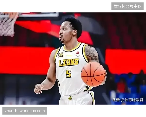 巴里·布朗将复刻历史交锋数据，以无解的得分能力冲击上海久事后卫防线